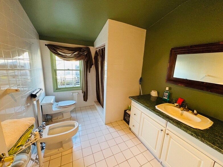 More Photos Of 1345 Old Northern Blvd, Roslyn Storefront Retail Office For Sale