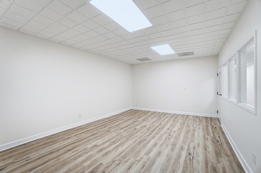 More Photos Of 1550 Magnolia Dr, Cincinnati Warehouse For Lease