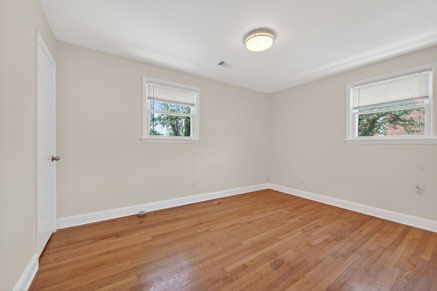 More Photos Of 7205 Livingston Rd, Oxon Hill Office Residential For Sale