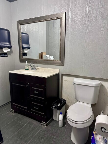 More Photos Of 103 Main st, Bronte General Retail For Sale