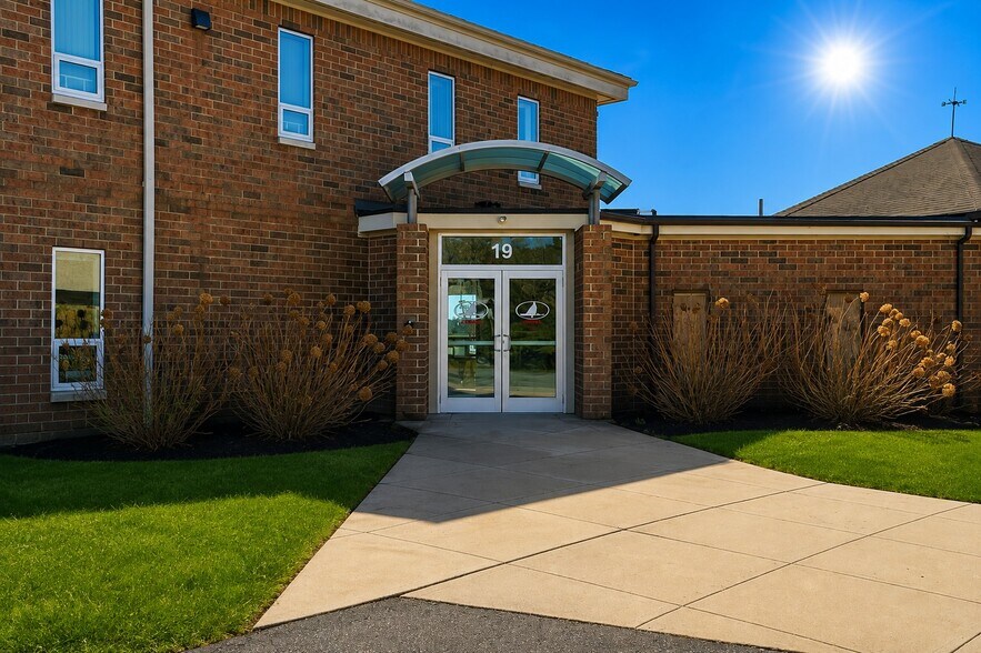 More Photos Of 19 John Clarke Rd, Middletown Office For Sale