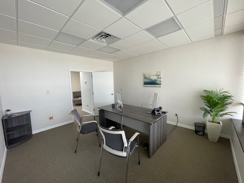 More Photos Of 2215 3rd St S, Jacksonville Beach Office For Lease