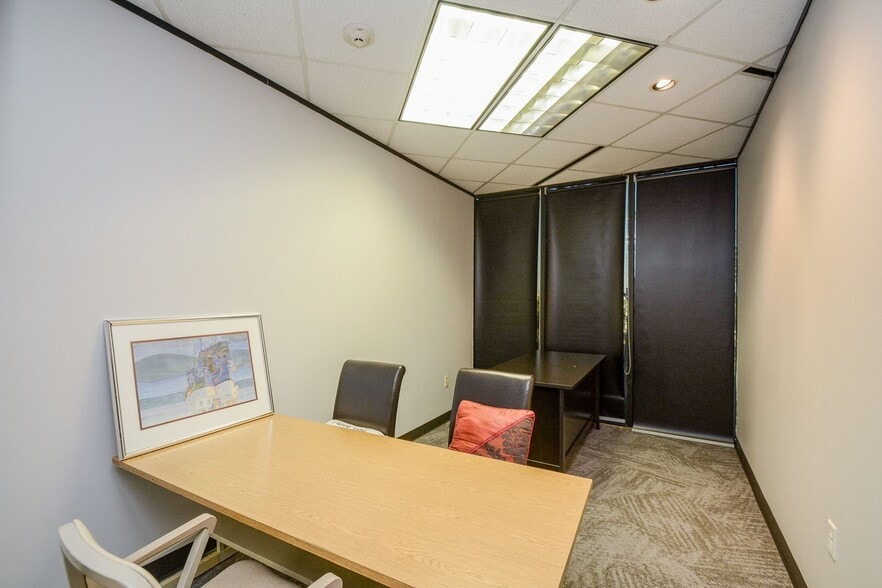 More Photos Of 6100 Corporate Dr, Houston Office For Sale