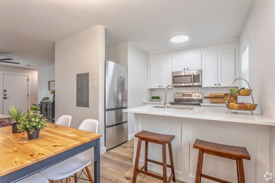 More Photos Of 425 N Rosemont Ave, Dallas Apartments For Sale