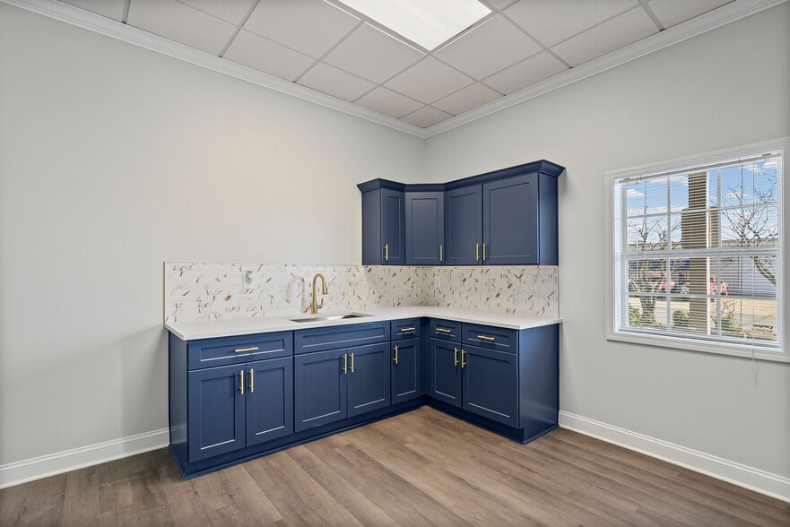 More Photos Of 1811 Alpine Dr, Clarksville Light Manufacturing For Lease