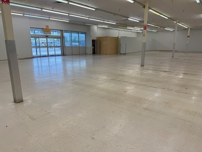 More Photos Of 807-819 E Hwy 60, Monett General Retail For Sale