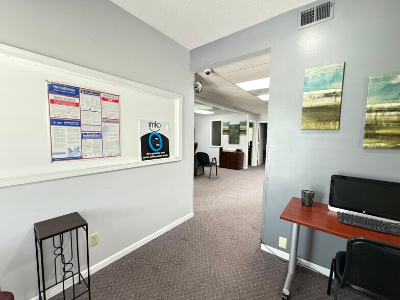 More Photos Of 4380 N Oak Tfwy, Kansas City Loft Creative Space For Sale