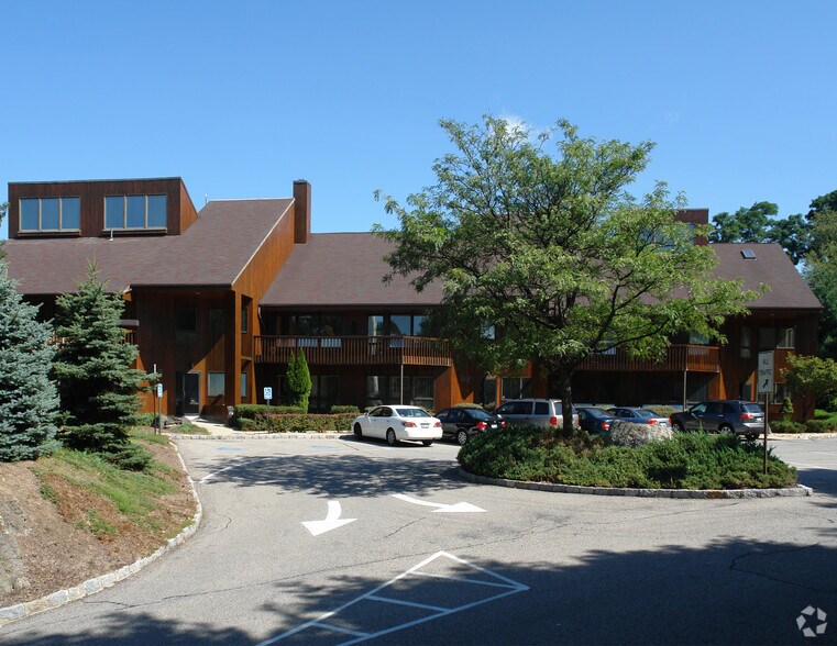 More Photos Of 301-305 Old Tarrytown Rd, White Plains Office For Lease
