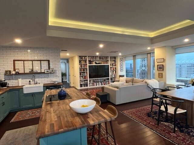 More Photos Of 1 N Charles St, Baltimore Coworking Space