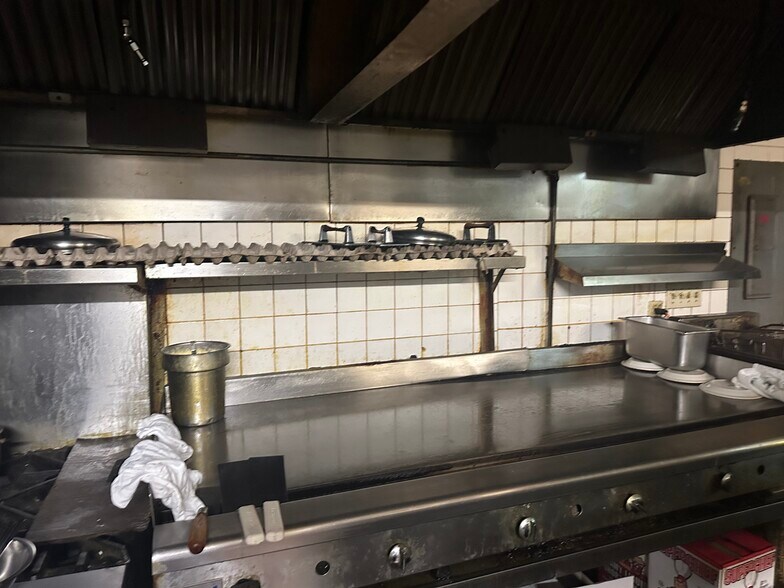 More Photos Of 265 S Pearl St, Albany General Retail For Sale