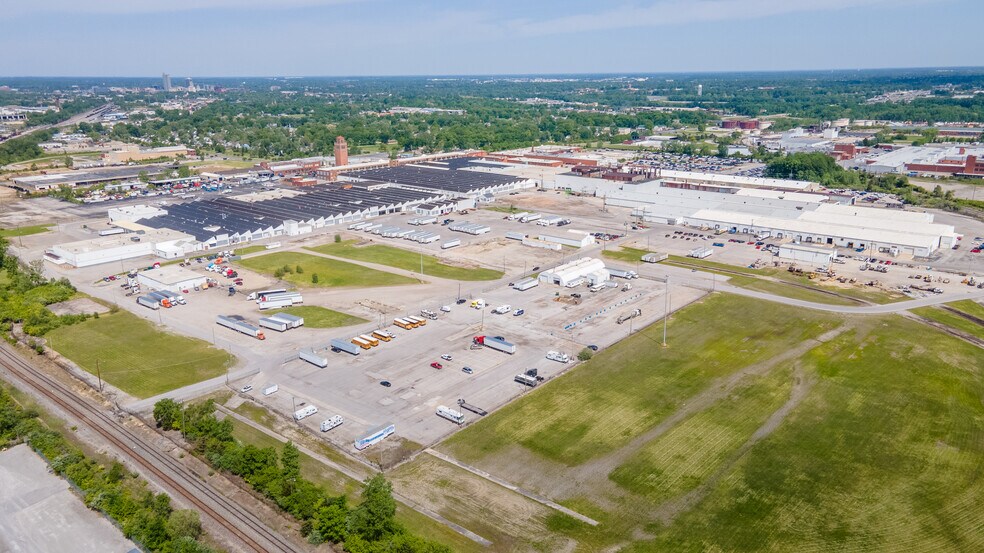 More Photos Of 2701 S Coliseum Blvd, Fort Wayne Manufacturing For Lease