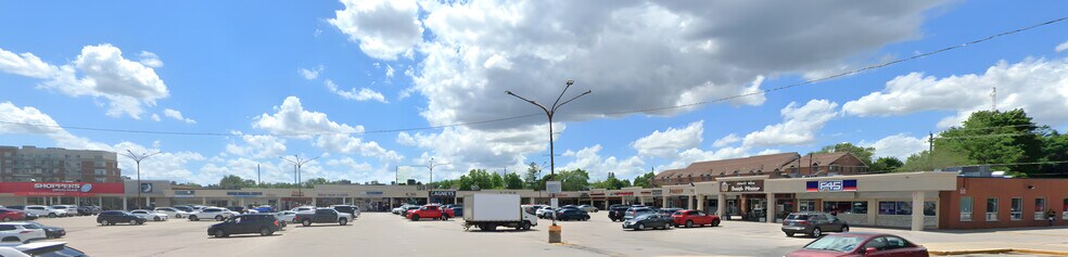 More Photos Of 128 Queen St S, Mississauga General Retail For Lease