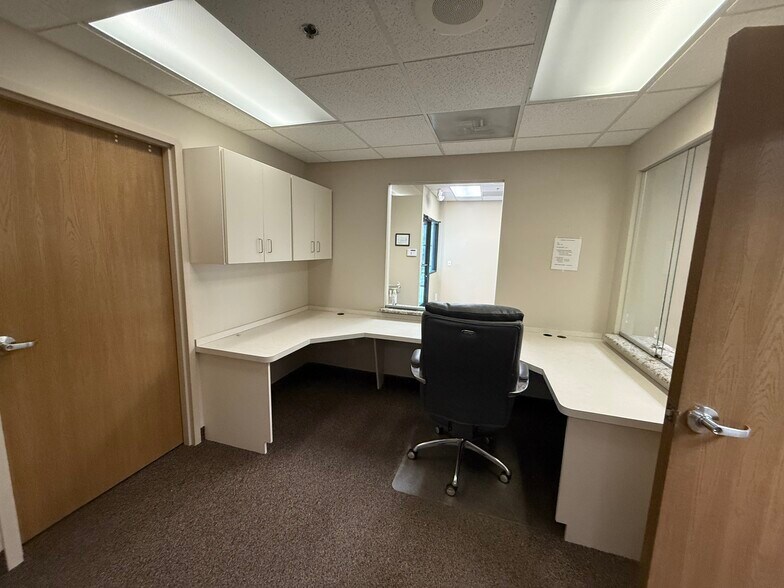 More Photos Of 9460 S Saginaw Rd, Grand Blanc Medical For Lease