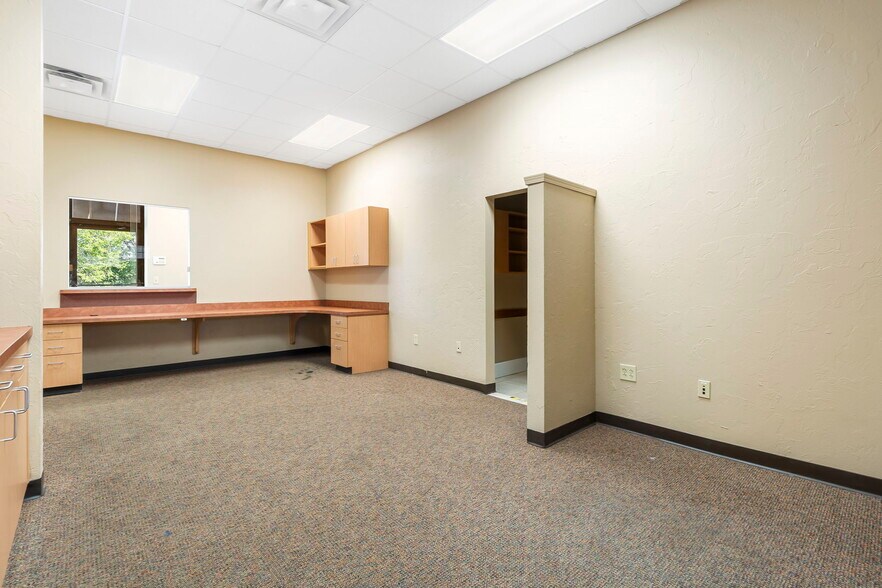 More Photos Of 215 N Grant Ave, Springfield Office For Lease