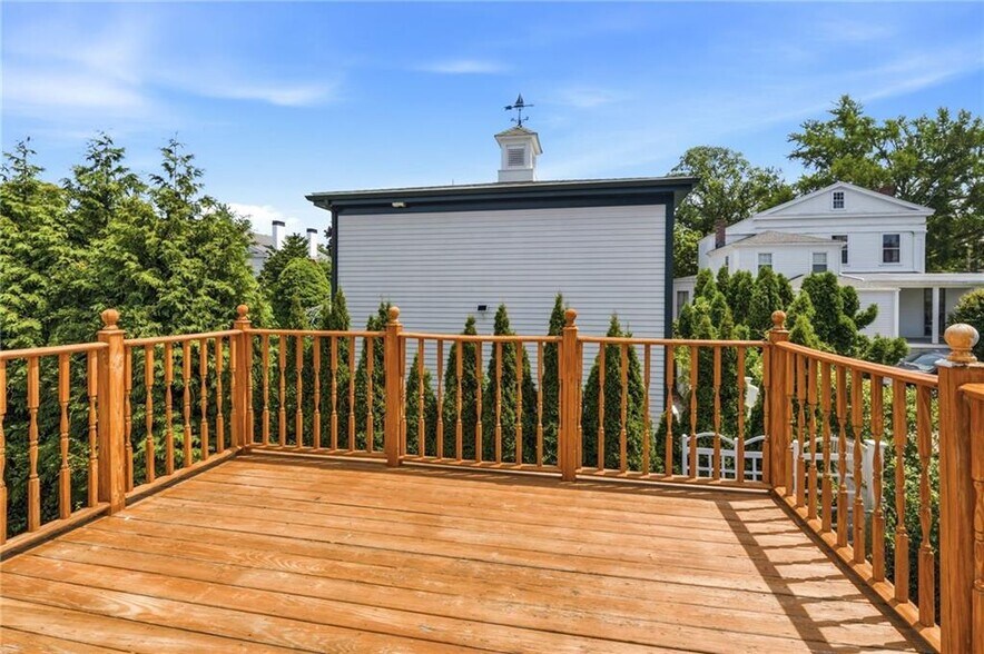 More Photos Of 400 Thames St, Bristol Multifamily For Sale