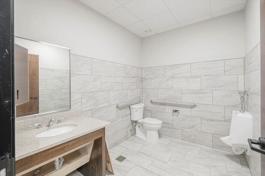 More Photos Of 5261 W Murphy St, Odessa Industrial For Lease