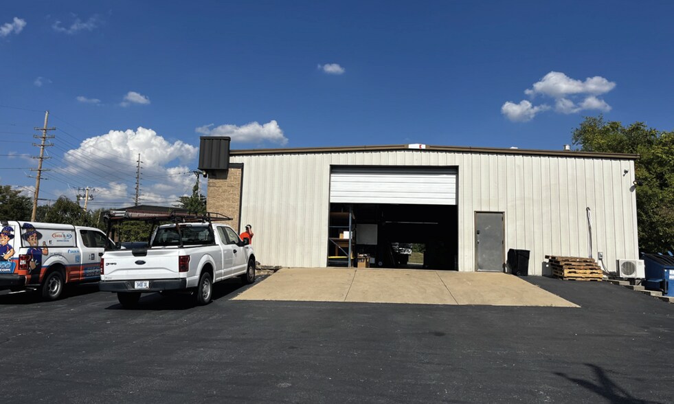 More Photos Of 406 E Wabash St, O'Fallon Industrial For Sale