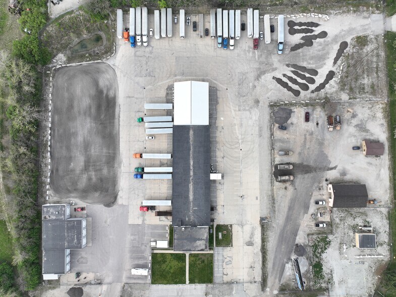 More Photos Of 1560 W Raymond St, Indianapolis Truck Terminal For Lease