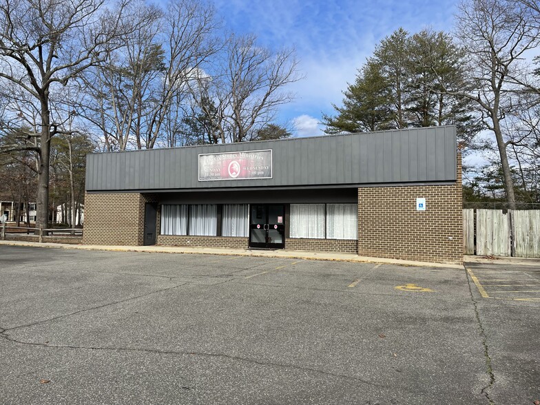 Primary Photo Of 1000 Armes Dr, Waldorf Convenience Store For Sale