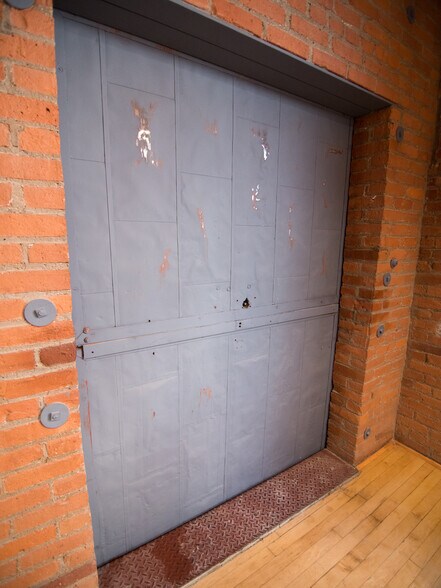 More Photos Of 2401 W Superior Viaduct, Cleveland Office For Lease