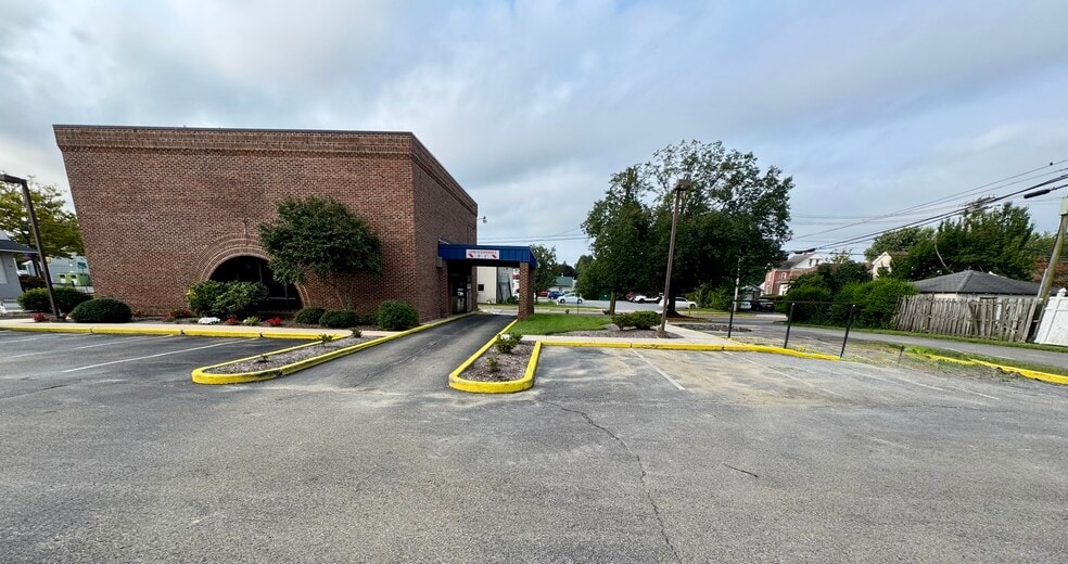 More Photos Of 126 S 3rd St, Oxford Office For Lease