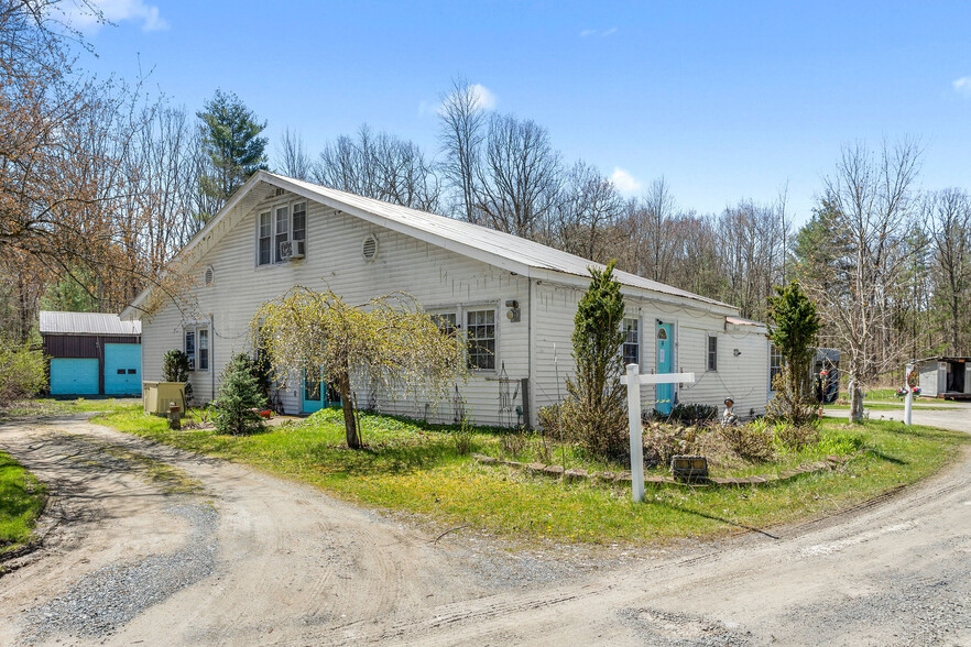 Primary Photo Of 9 Oak Ave, Ballston Spa Apartments For Sale