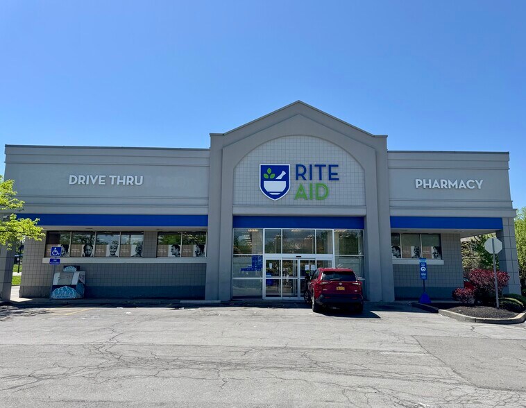 Primary Photo Of 2585 Main St, Buffalo Drugstore For Lease