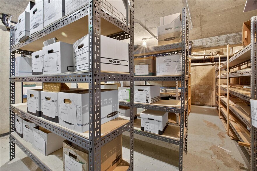 More Photos Of 11831 123 St NW, Edmonton Office For Sale