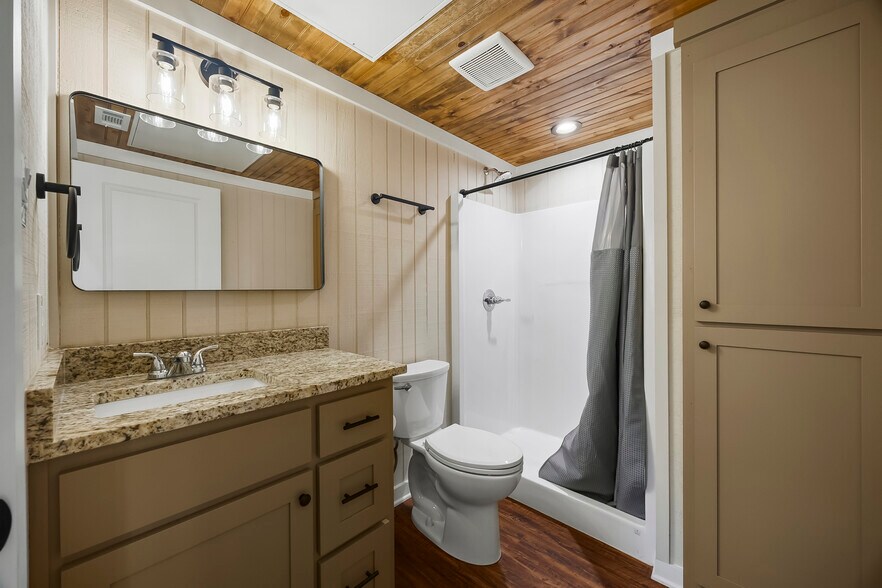 More Photos Of 397 VZ County Road 3611, Edgewood Sports And Entertainment For Sale