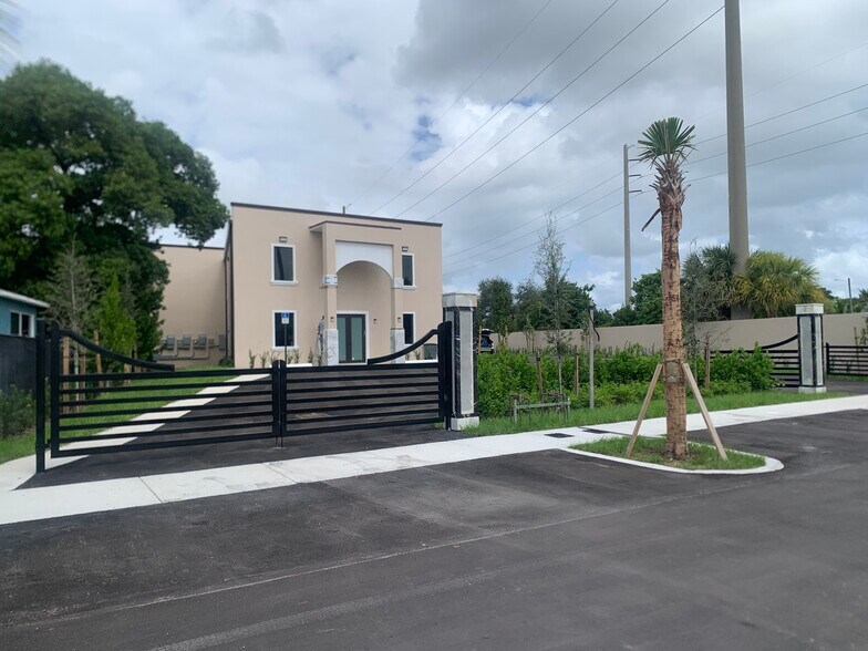 More Photos Of 684 SW 7th Ter, Dania Beach Warehouse For Lease
