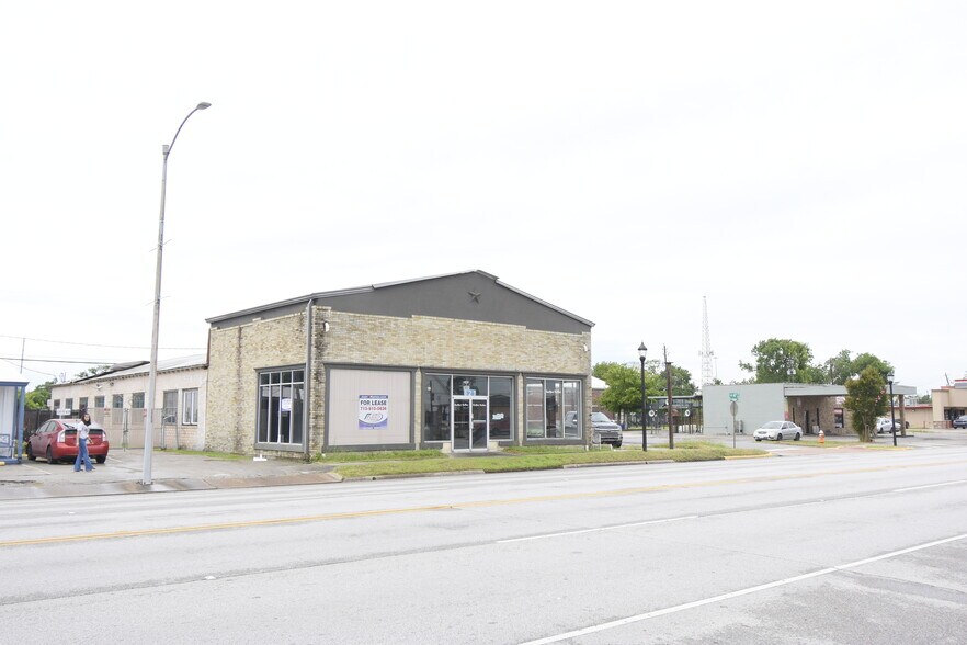 More Photos Of 621 W Main St, La Porte Warehouse For Lease