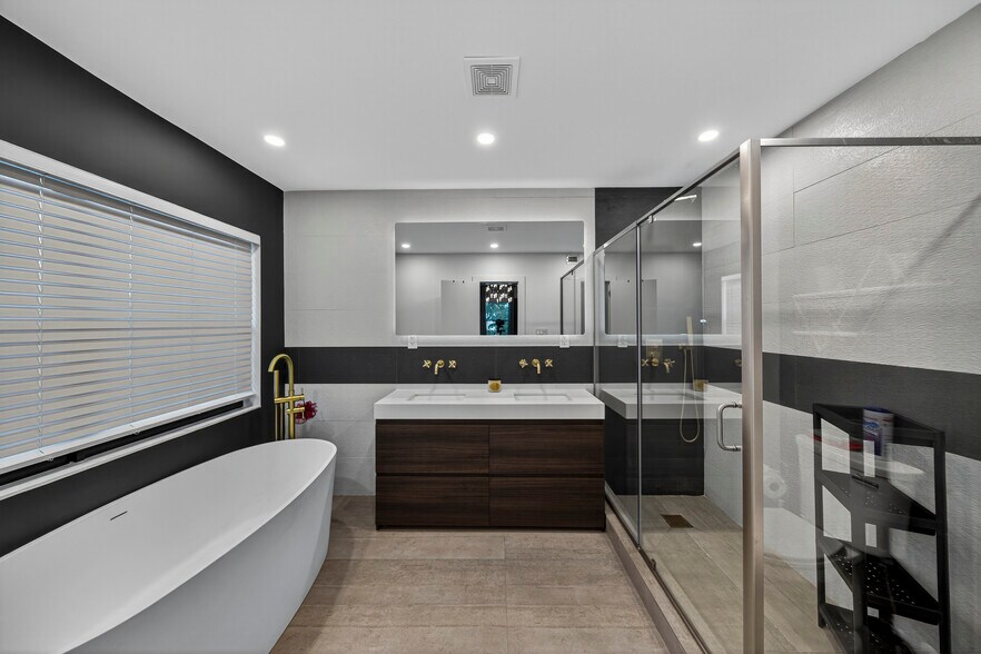 More Photos Of 1215 E Broward Blvd, Fort Lauderdale Apartments For Sale
