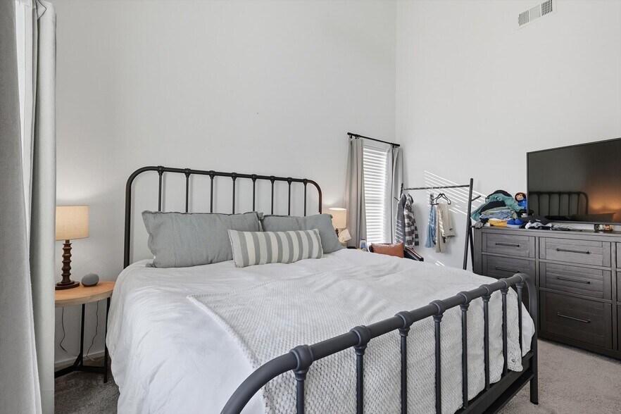 More Photos Of 5647 Live Oak, Dallas Apartments For Sale