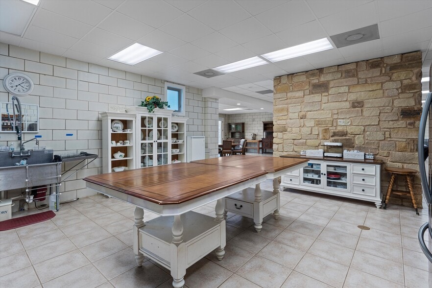 More Photos Of 1092 FM 3000, Elgin Specialty For Sale