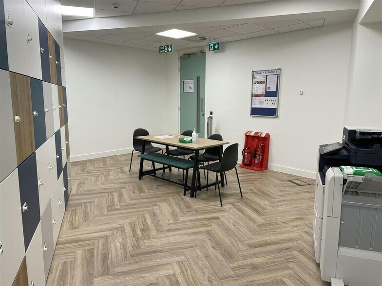 More Photos Of 1 Queen St, Bristol Office For Sale