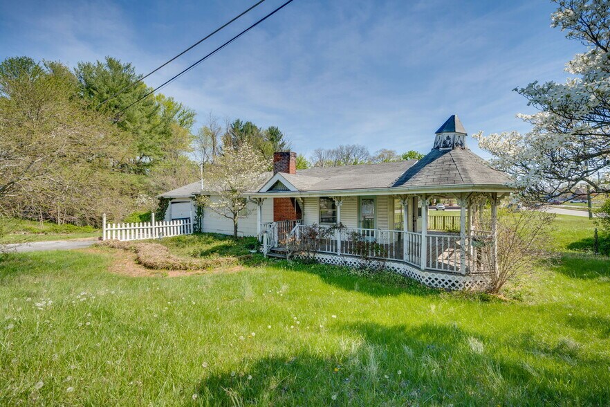 More Photos Of 1203 E Jackson Blvd, Jonesborough Office Residential For Sale