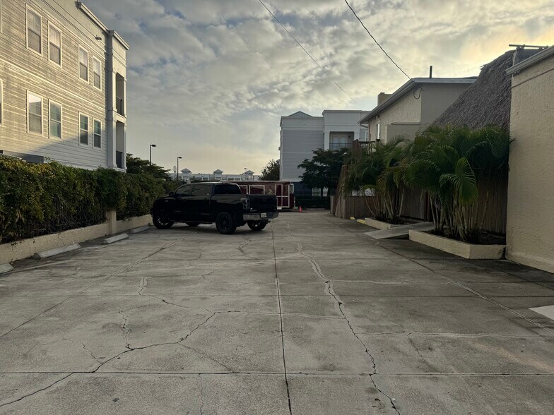 More Photos Of 1007 Manatee Ave, Bradenton Storefront Retail Office For Sale