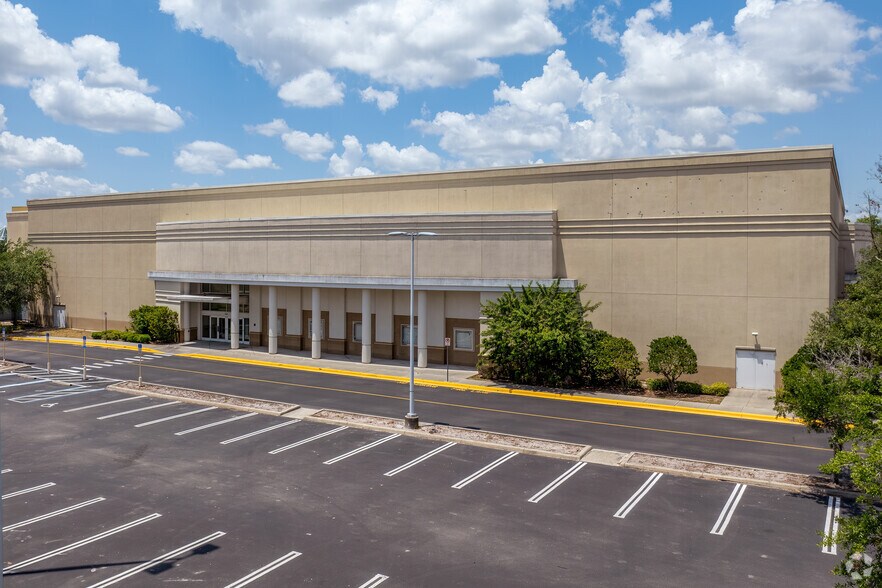 More Photos Of 1700 Oviedo Mall Blvd, Oviedo Unknown For Lease