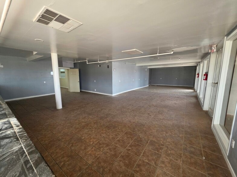 More Photos Of 1093 Airport Rd, Imperial Hotel For Lease