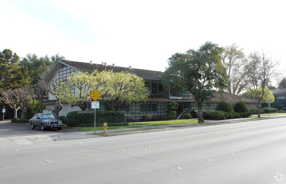Primary Photo Of 2875 Middlefield Rd, Palo Alto Medical For Lease