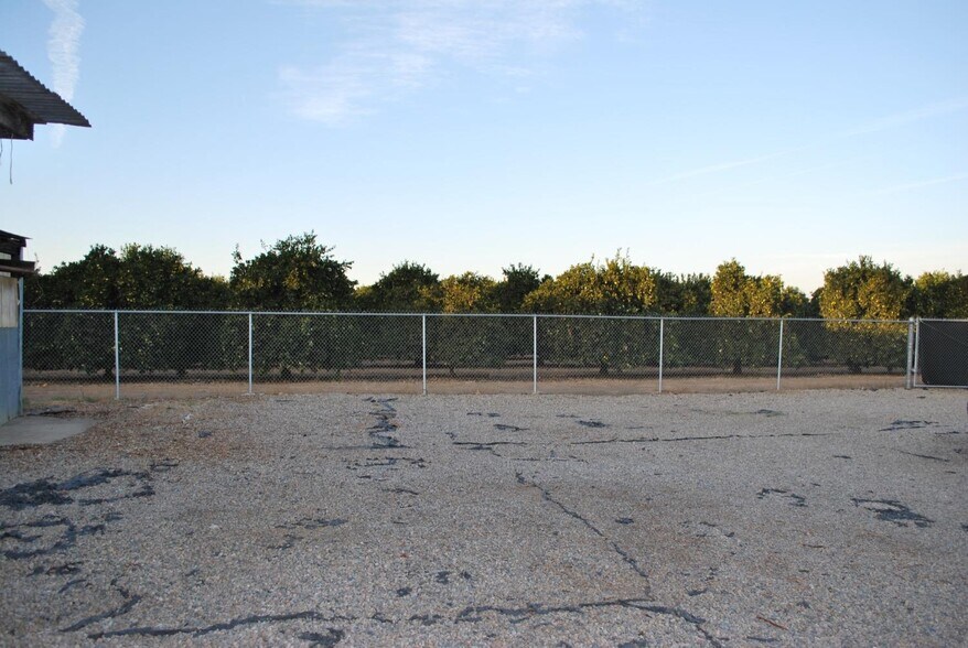 More Photos Of 12712 E McKinley Ave, Sanger Flex For Lease