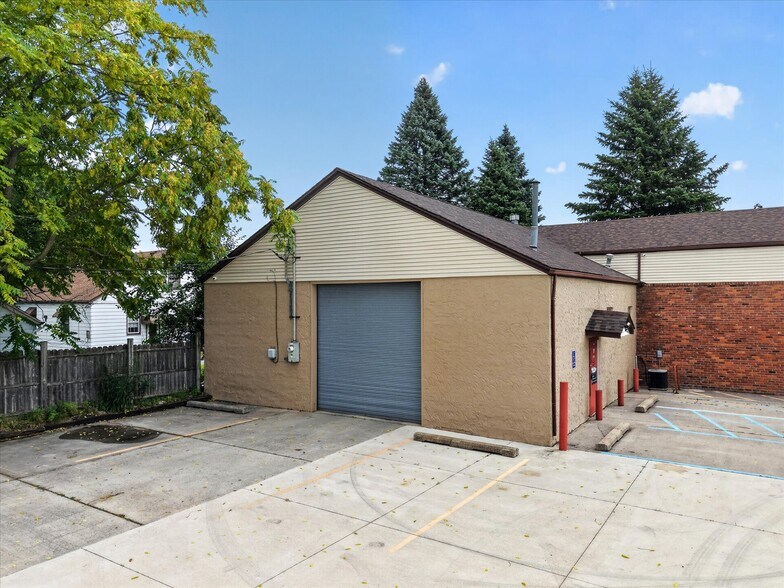 More Photos Of 36050 Goddard Rd, Romulus Auto Repair For Sale