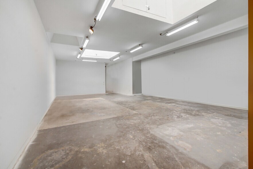 More Photos Of 5726 W Washington Blvd, Los Angeles Light Distribution For Lease