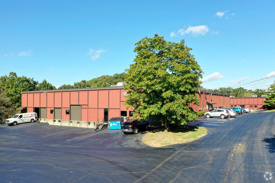 More Photos Of 700 Plum Industrial Ct, Plum Flex For Lease