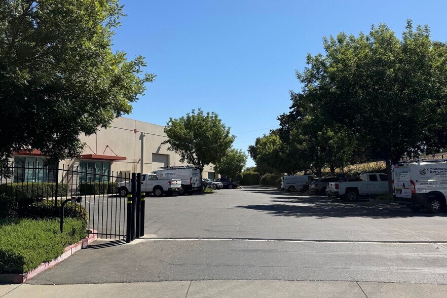 More Photos Of 281 Lathrop Way, Sacramento Warehouse For Lease