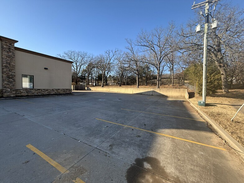 More Photos Of 2868 W Martin Luther King Blvd, Fayetteville Medical For Sale