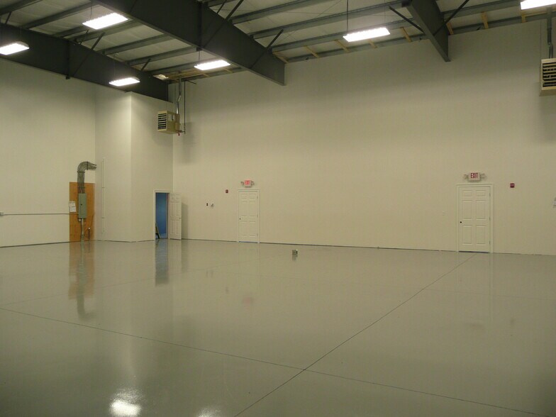 More Photos Of 376 Dry Bridge Rd, North Kingstown Warehouse For Sale