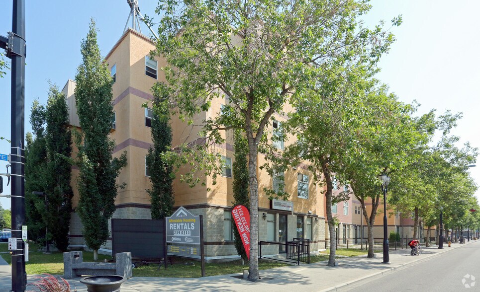 More Photos Of 8920 118 Av NW, Edmonton Apartments For Lease