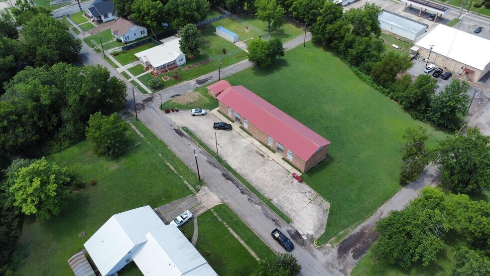 More Photos Of 800 W Washington St, Clarksville Apartments For Sale