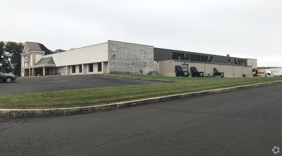 More Photos Of 841 Gravel Pike, Collegeville Supermarket For Lease